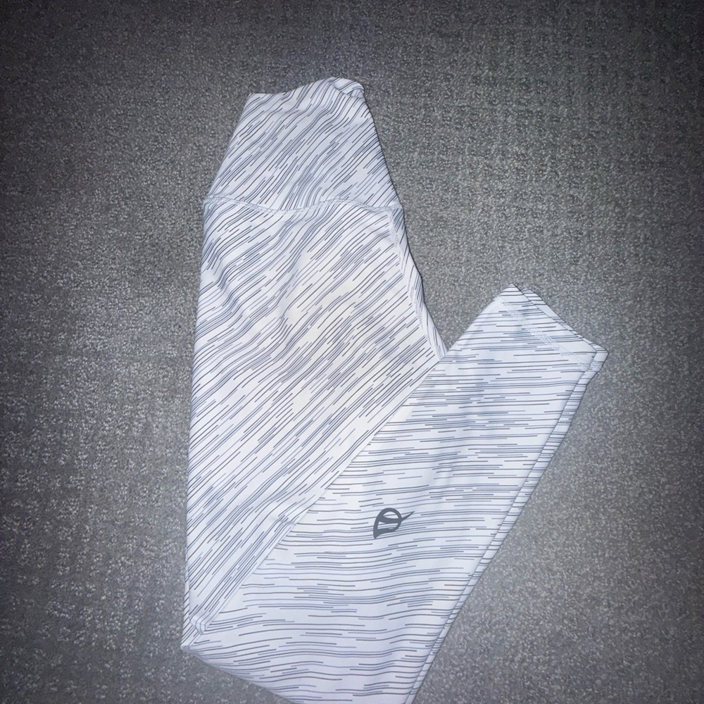 P'tula White and Gray Patterned Leggings